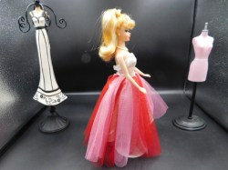 campus sweetheart repro blonde side
